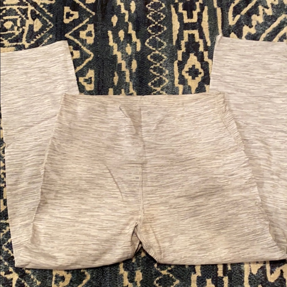 Grey cropped lululemon leggings 6